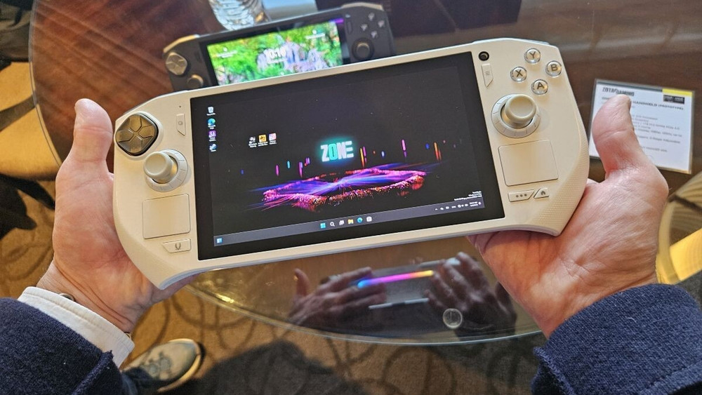 CES 2025: la nuova console portatile Zotac Zone viene presentata in fiera