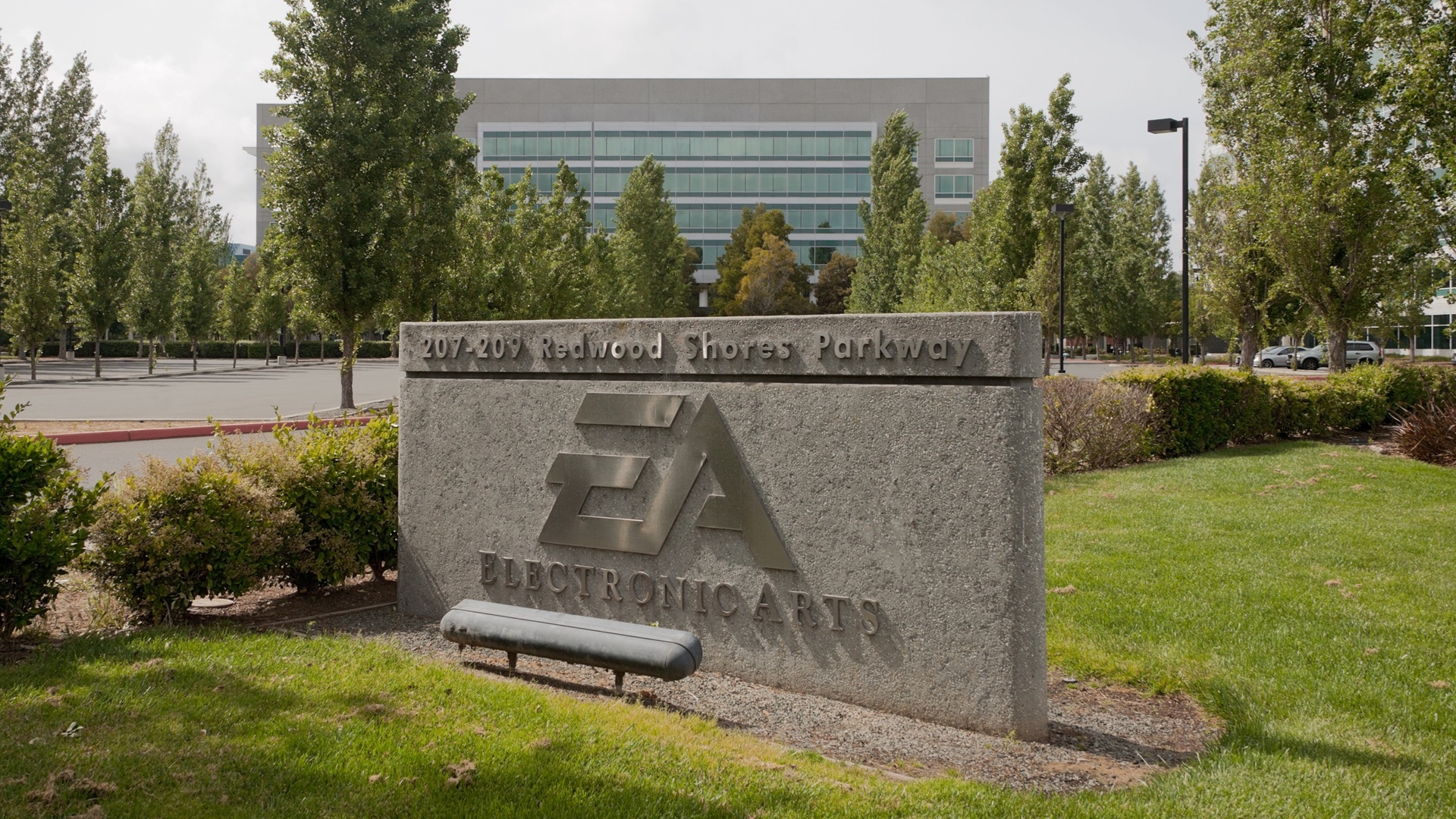 Electronic Arts lays off between 300 and 400 people… all while cancelling several projects