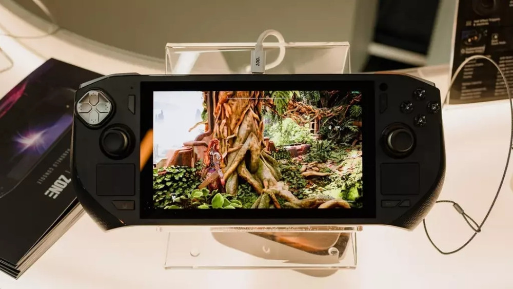 ZOTAC's ZONE handheld with a Ryzen AI 9 HX 370 will run on Manjaro Linux