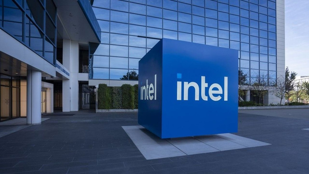 The US government is considering acquiring a 10% stake in Intel