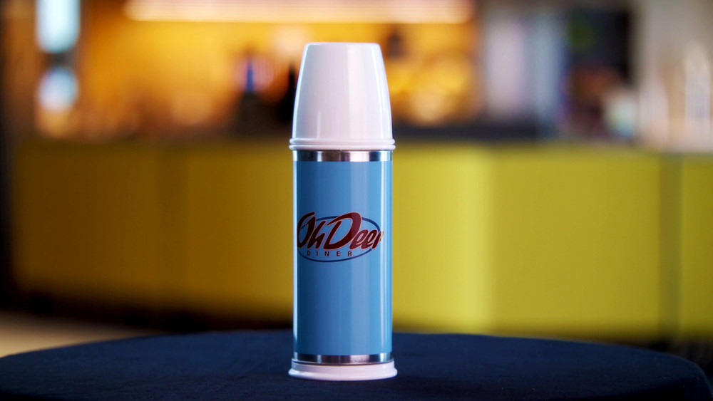 Alan Wake 2 : Remedy dévoile le thermos à café ultime !