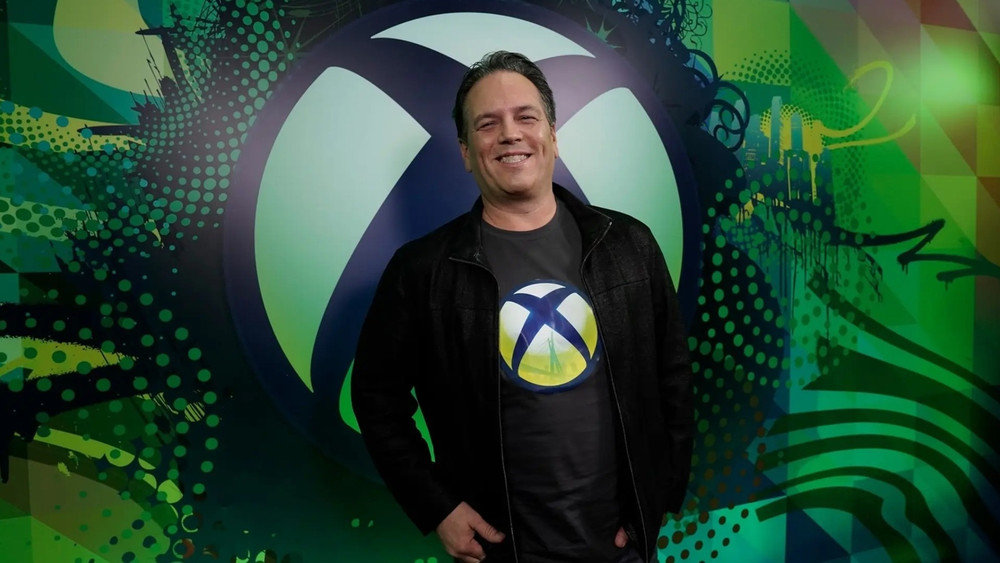 Phil Spencer wins an award for his leadership at the Grand Game Awards