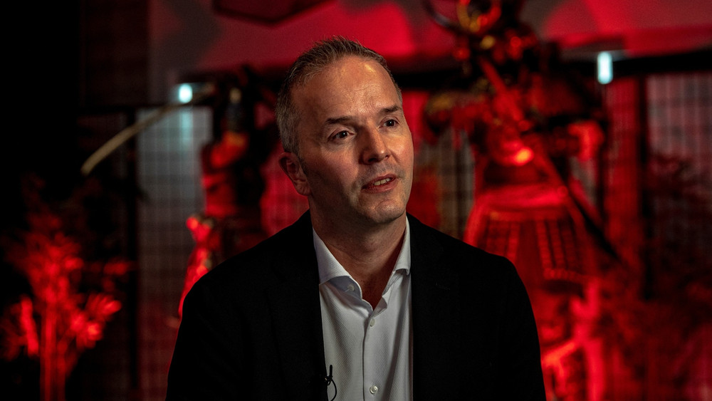 O antigo chefe da franquia Assassin's Creed processa a Ubisoft por «despedimento disfarçado»