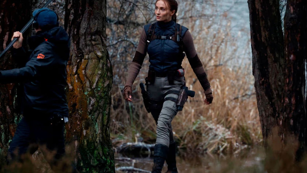 Tomb Raider : des photos du tournage montrent Sophie Turner dans la peau de Lara Croft