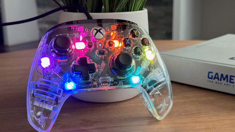 Der HyperX Clutch Gladiator RGB Wired Controller ist zum Preis von 60,00€ erhältlich