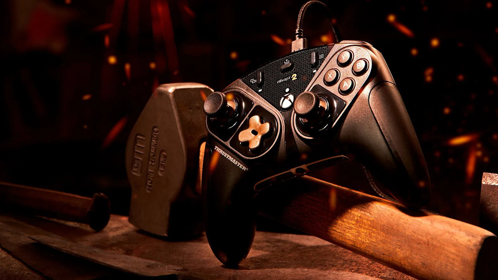 Der ESWAP X2 Controller von Thrustmaster für PC und Xbox ist ab sofort zum Preis von 179,99 € erhältlich