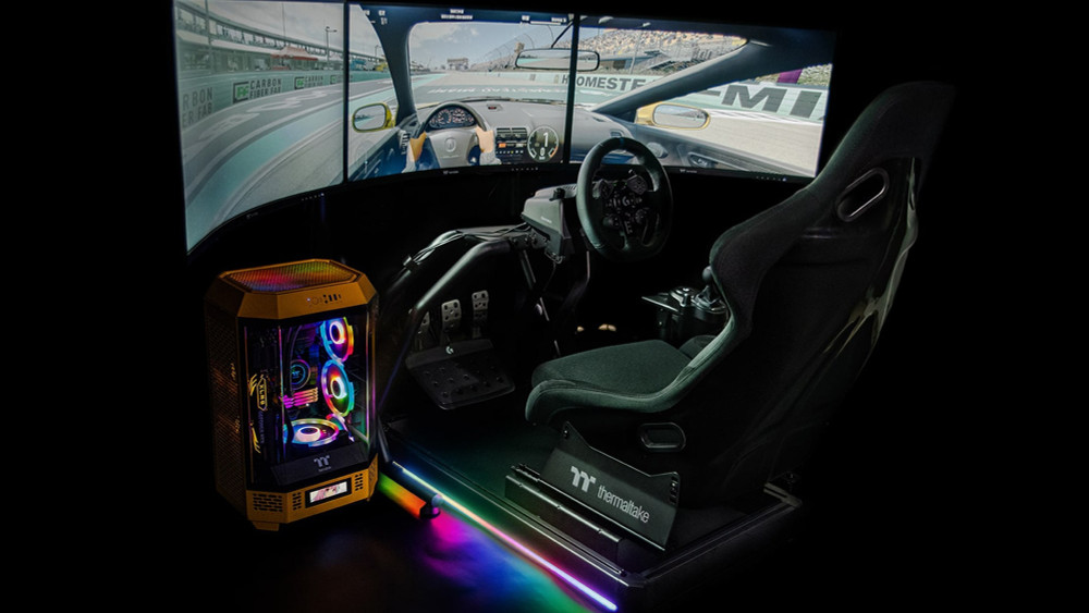 Für Fans von Rennsimulationen präsentiert Thermaltake das Racing Cockpit GR500