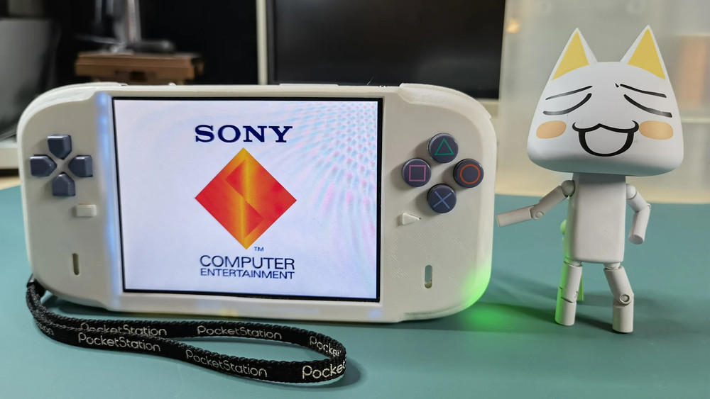 A fan turns his PS1 into a handheld