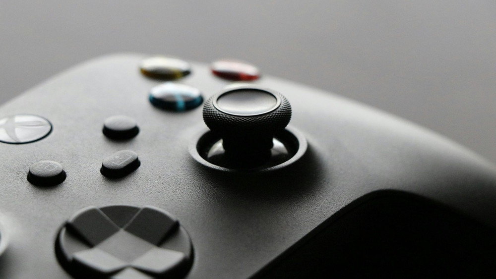 On a pris en main la nouvelle manette Xbox - Édition spéciale Pulse Cipher