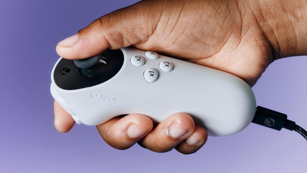 Microsoft stellt den Xbox Adaptive Joystick vor, der Anfang 2025 für 29,99 $ erhältlich sein wird.