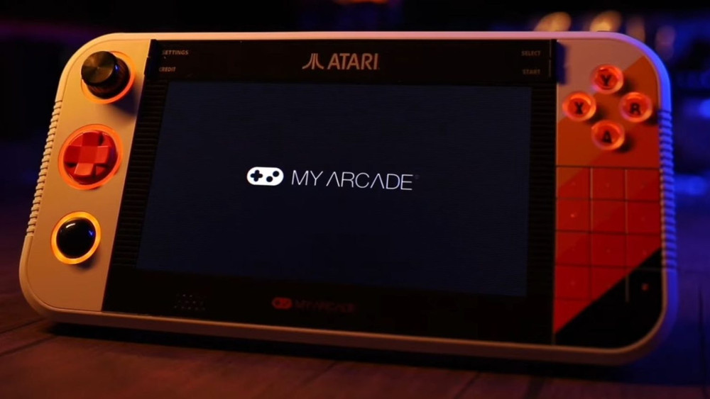 Atari svela la Gamestation Go, una console portatile che sarà presentata durante il CES 2025