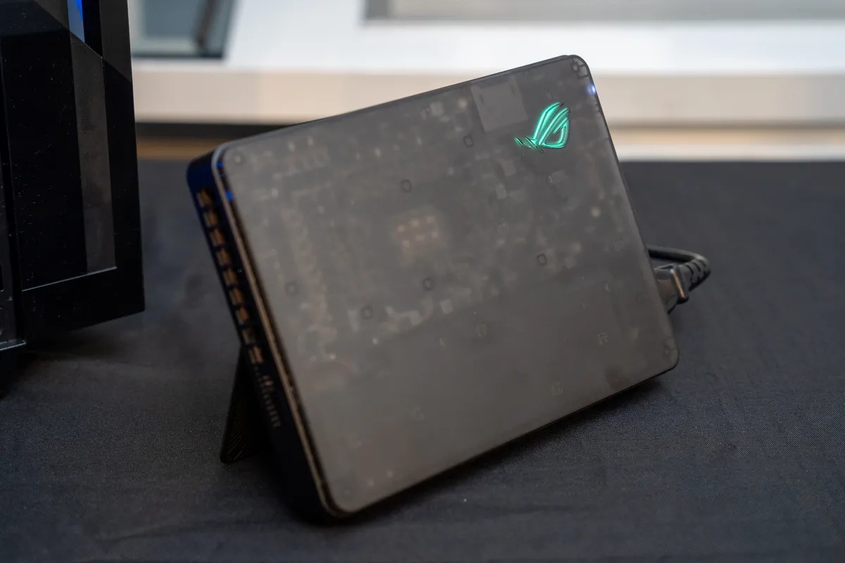 CES 2025 ASUS dévoile le premier eGPU Thunderbolt 5 au monde IG News