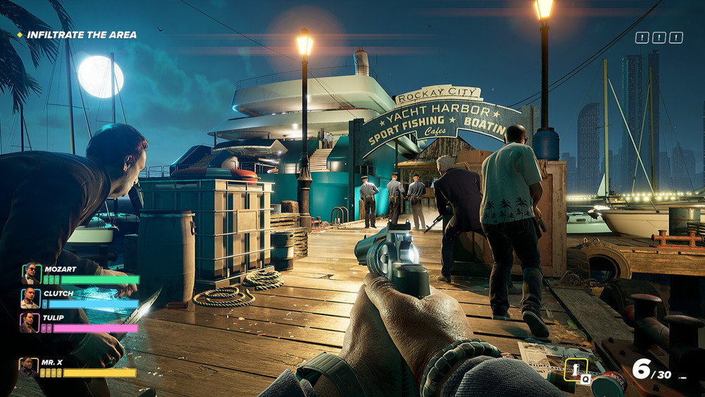 Fragmento de juego durante una infiltración en un yate de la mafia