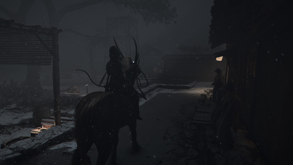 Naoe dans un village très embrumé de nuit